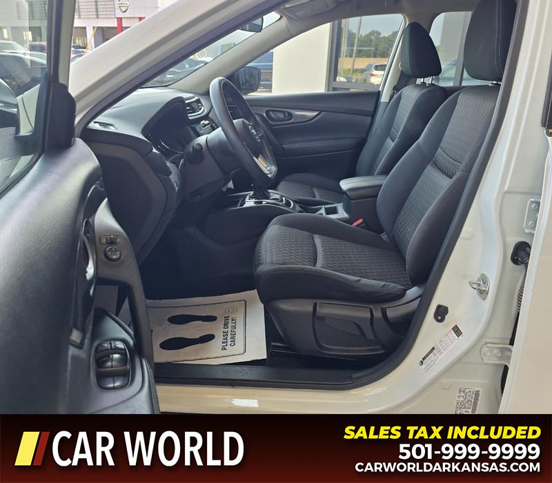Nissan Rogue Vehicle Full-screen Gallery Image 8