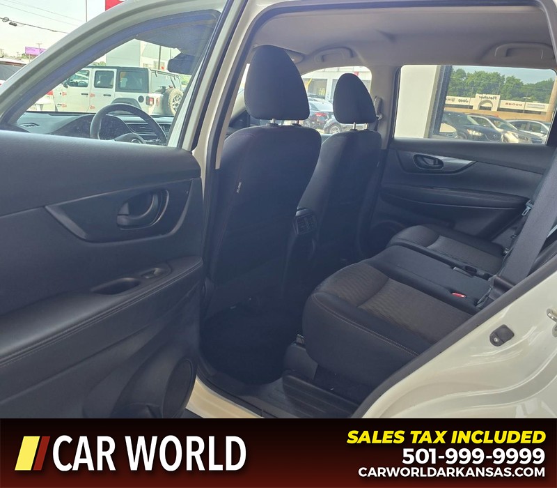 Nissan Rogue Vehicle Full-screen Gallery Image 9