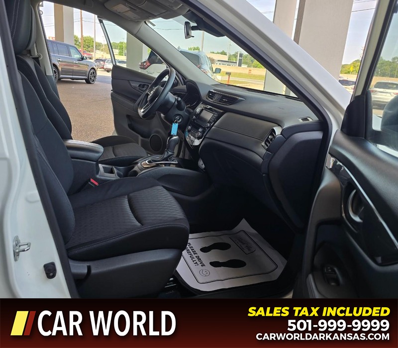 Nissan Rogue Vehicle Full-screen Gallery Image 11