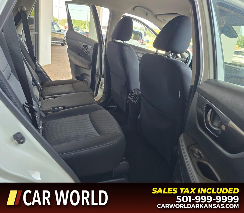 Nissan Rogue Vehicle Full-screen Gallery Image 12