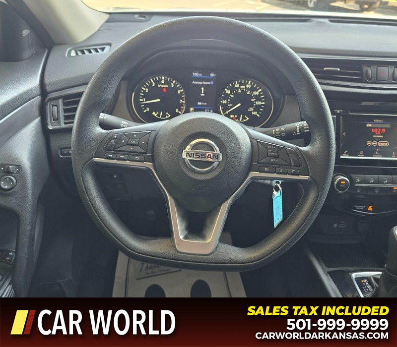 Nissan Rogue Vehicle Full-screen Gallery Image 15