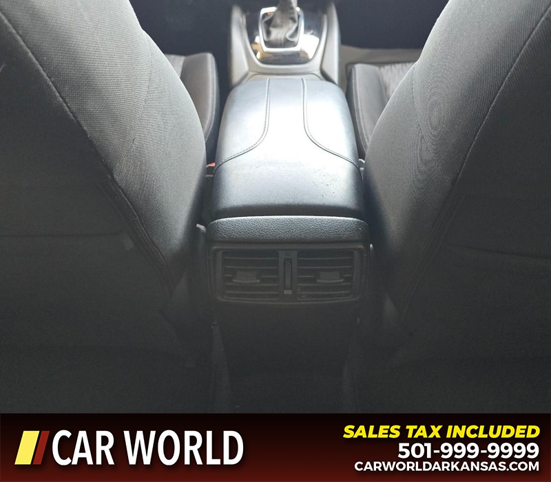 Nissan Rogue Vehicle Full-screen Gallery Image 19