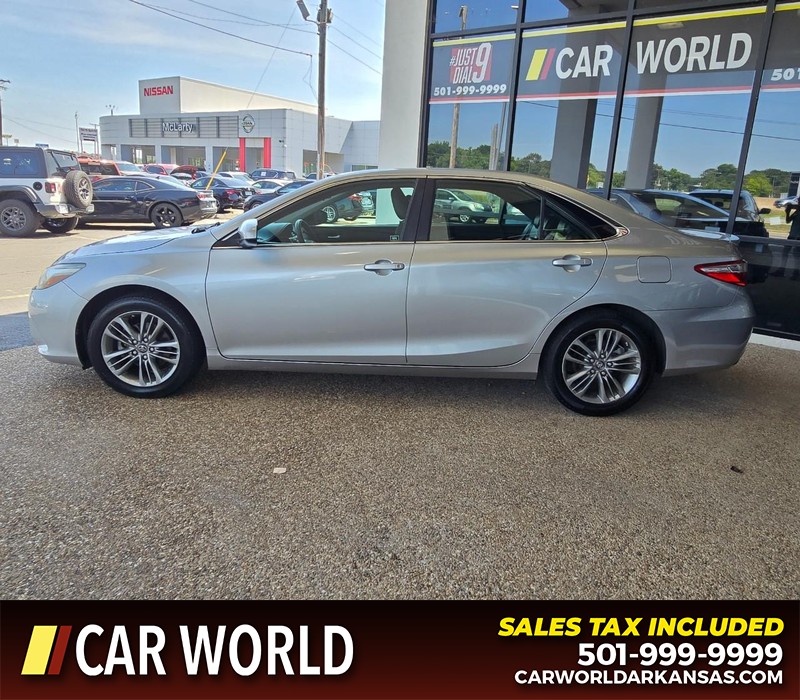 Toyota Camry Vehicle Full-screen Gallery Image 4