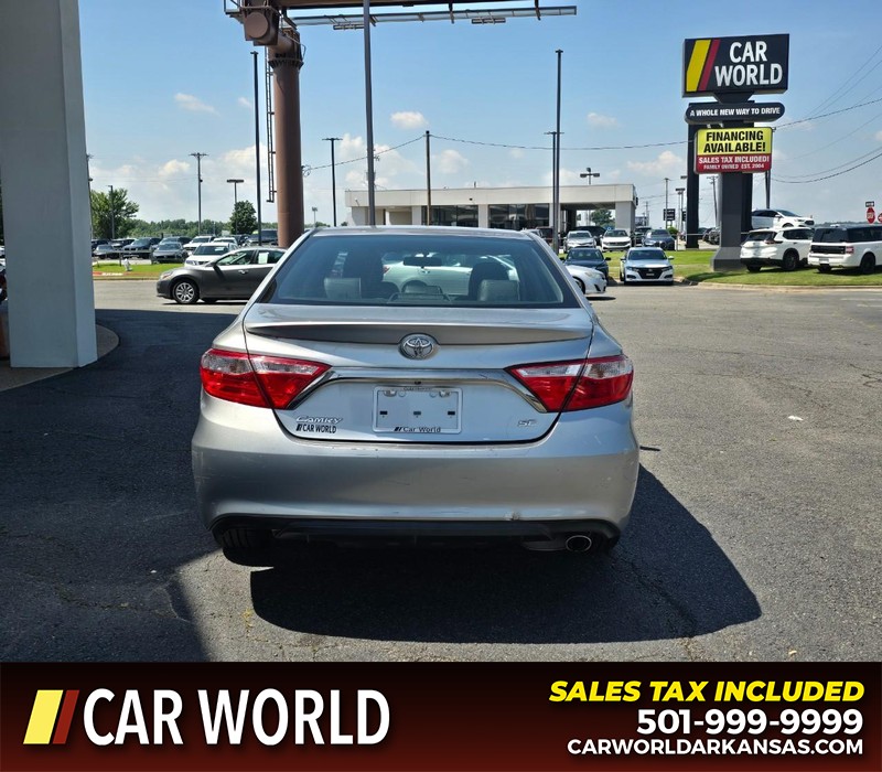 Toyota Camry Vehicle Full-screen Gallery Image 5
