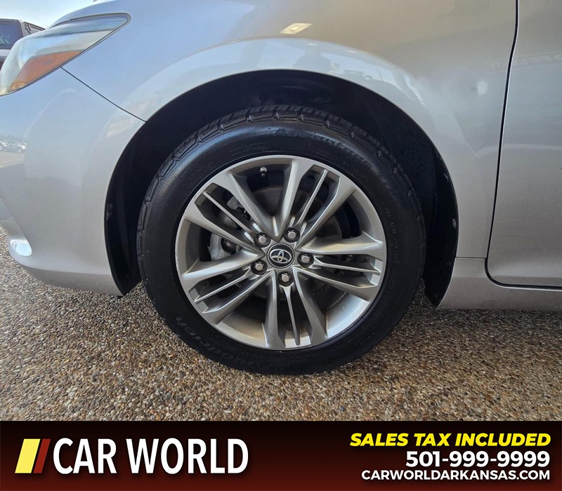 Toyota Camry Vehicle Full-screen Gallery Image 6