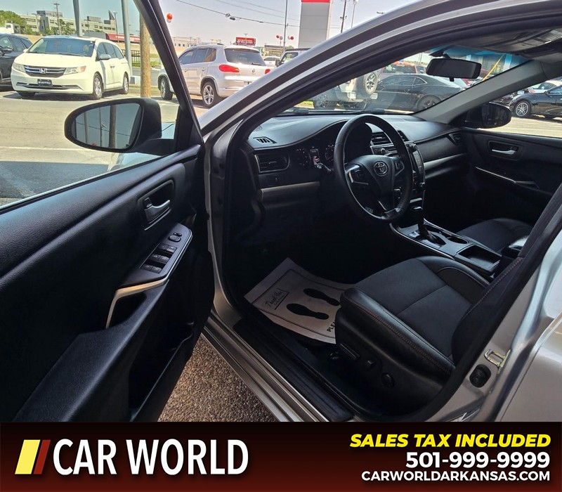 Toyota Camry Vehicle Full-screen Gallery Image 7