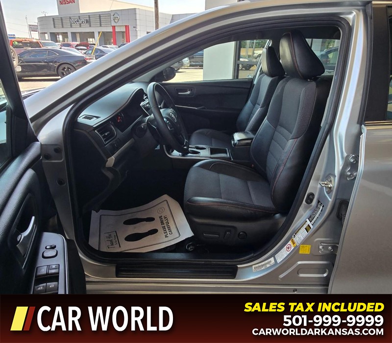 Toyota Camry Vehicle Full-screen Gallery Image 8