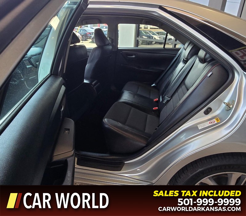 Toyota Camry Vehicle Full-screen Gallery Image 10