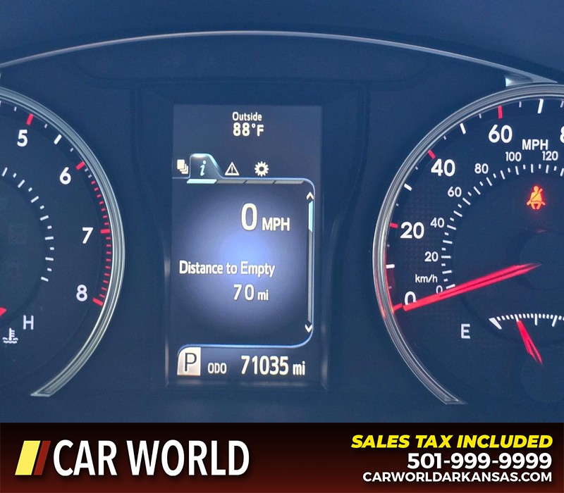 Toyota Camry Vehicle Full-screen Gallery Image 16
