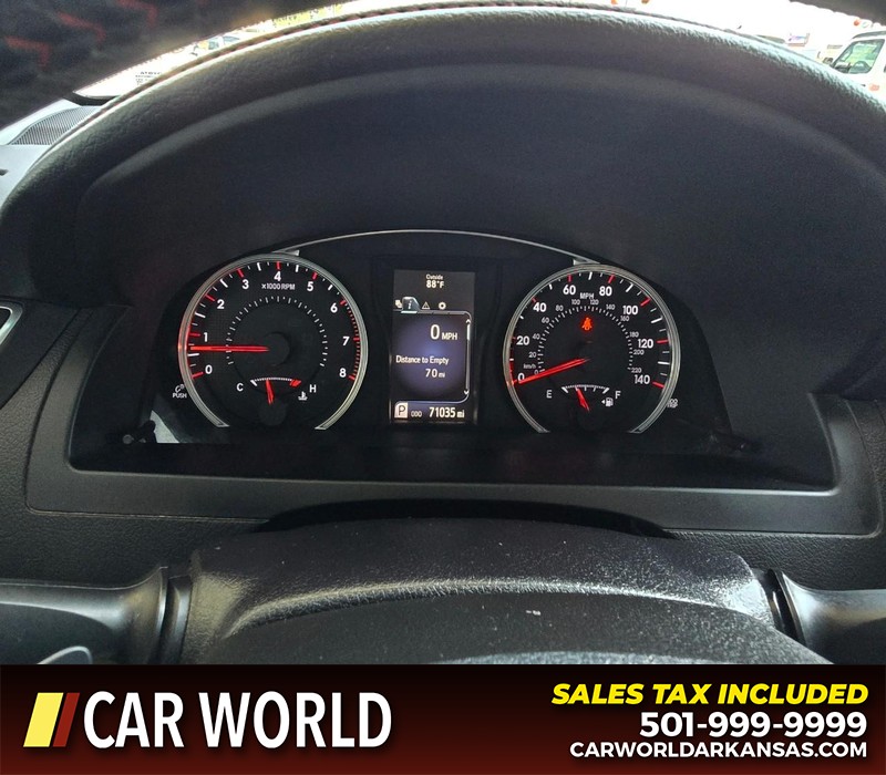 Toyota Camry Vehicle Full-screen Gallery Image 17