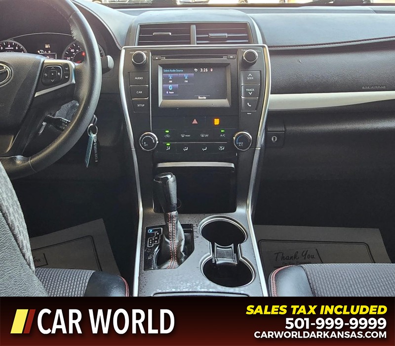 Toyota Camry Vehicle Full-screen Gallery Image 18