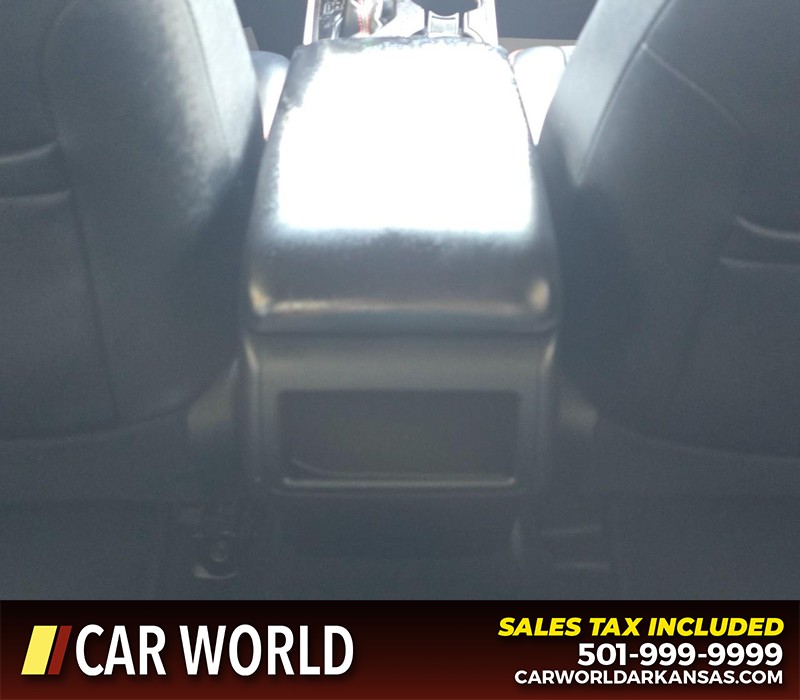 Toyota Camry Vehicle Full-screen Gallery Image 19