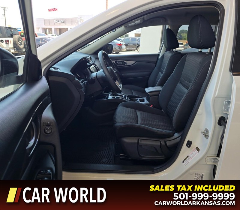 Nissan Rogue Vehicle Full-screen Gallery Image 8