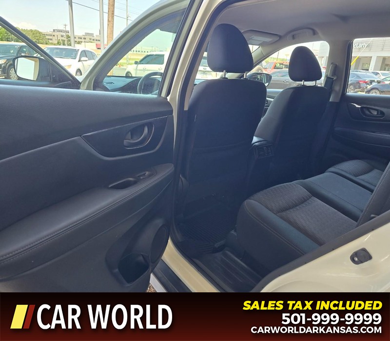 Nissan Rogue Vehicle Full-screen Gallery Image 9