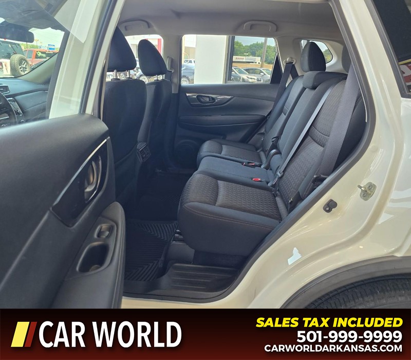 Nissan Rogue Vehicle Full-screen Gallery Image 10