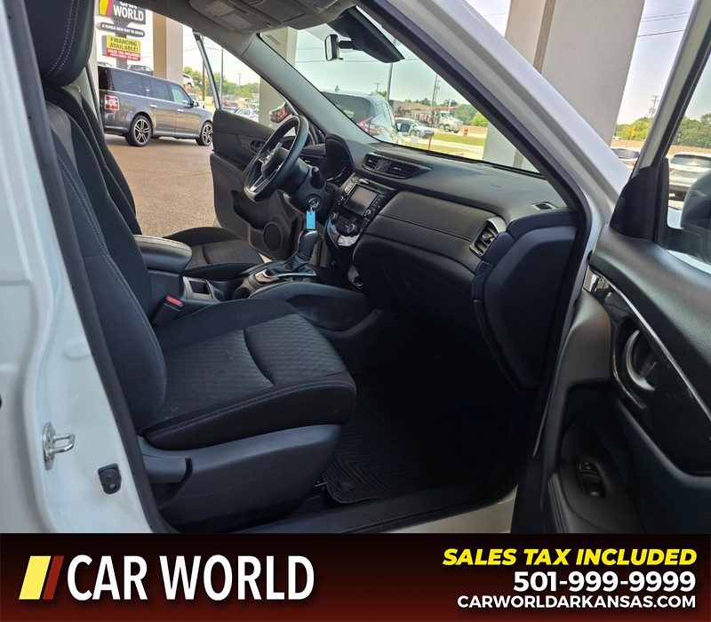 Nissan Rogue Vehicle Full-screen Gallery Image 11