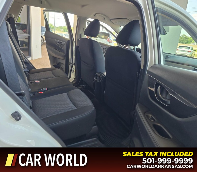 Nissan Rogue Vehicle Full-screen Gallery Image 12