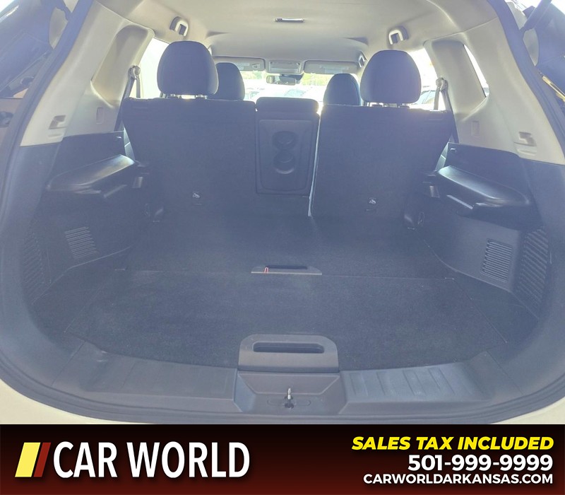 Nissan Rogue Vehicle Full-screen Gallery Image 13