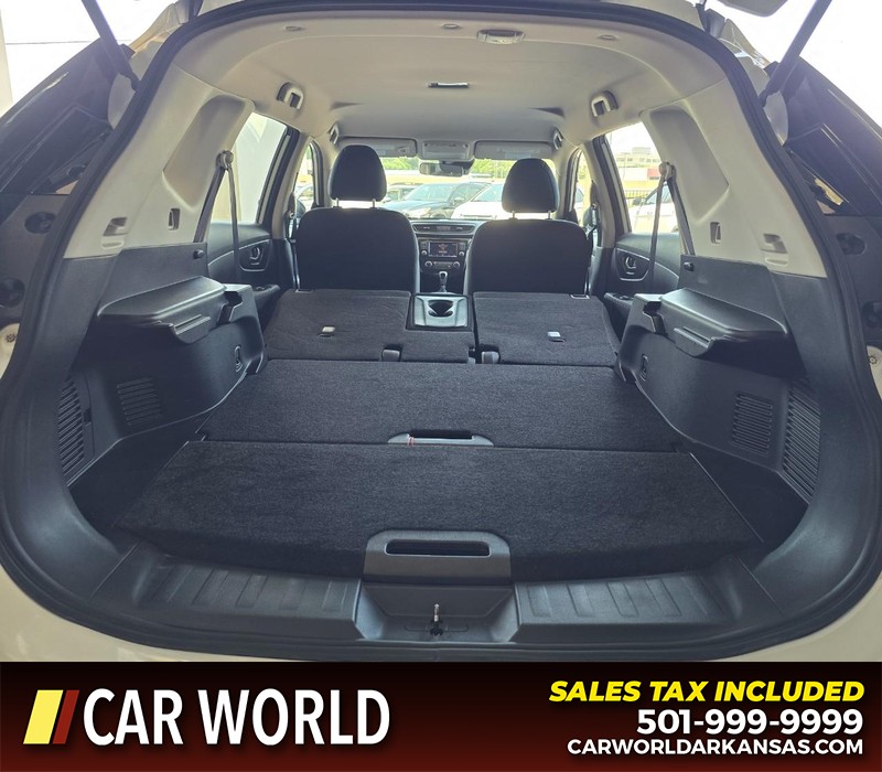 Nissan Rogue Vehicle Full-screen Gallery Image 14