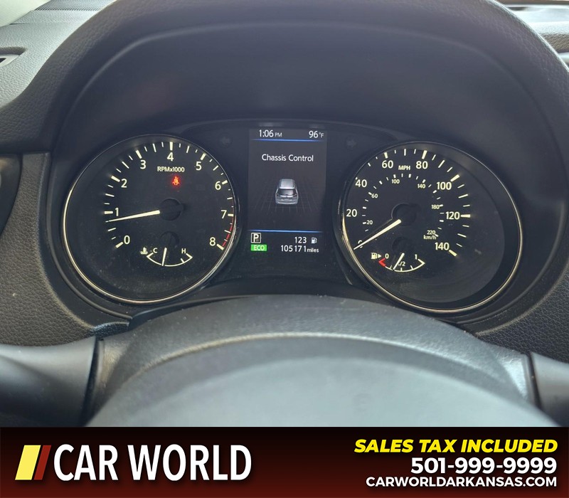 Nissan Rogue Vehicle Full-screen Gallery Image 17