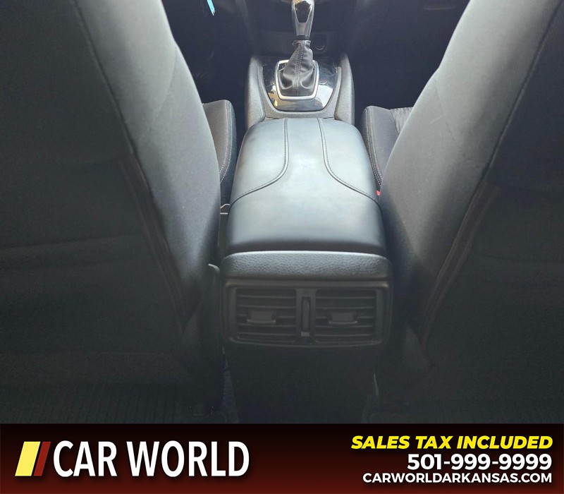 Nissan Rogue Vehicle Full-screen Gallery Image 19