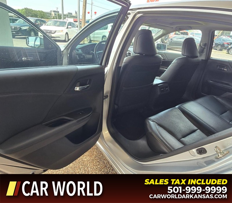 Honda Accord Sedan Vehicle Full-screen Gallery Image 9