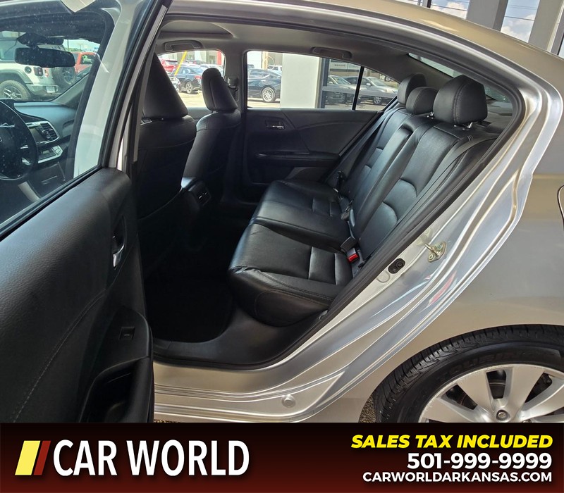 Honda Accord Sedan Vehicle Full-screen Gallery Image 10