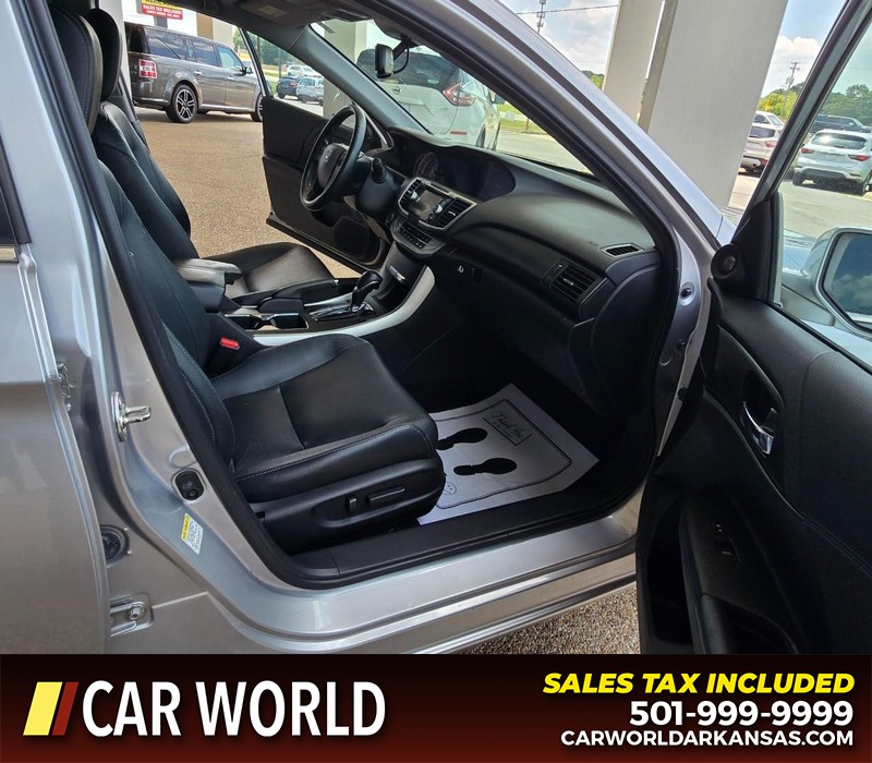 Honda Accord Sedan Vehicle Full-screen Gallery Image 11