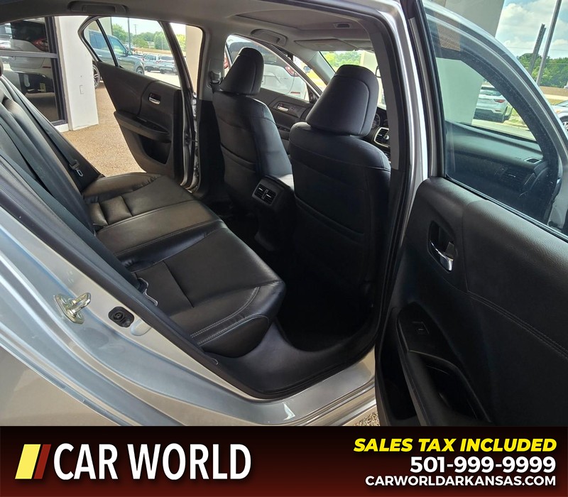 Honda Accord Sedan Vehicle Full-screen Gallery Image 12