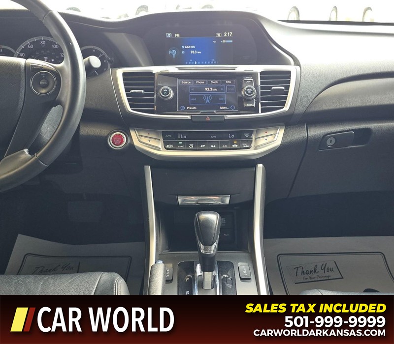 Honda Accord Sedan Vehicle Full-screen Gallery Image 17