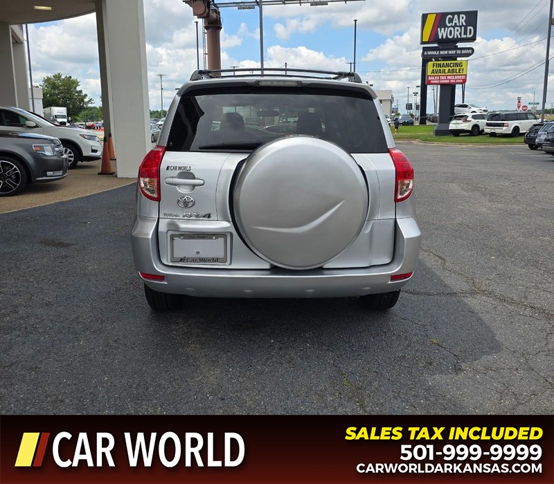 Toyota RAV4 Vehicle Full-screen Gallery Image 5