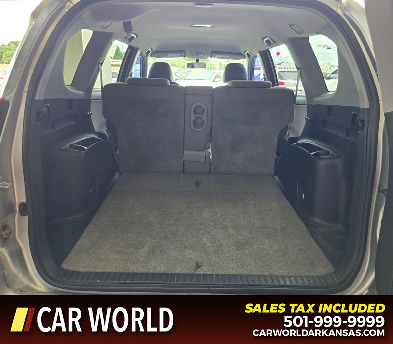 Toyota RAV4 Vehicle Full-screen Gallery Image 13