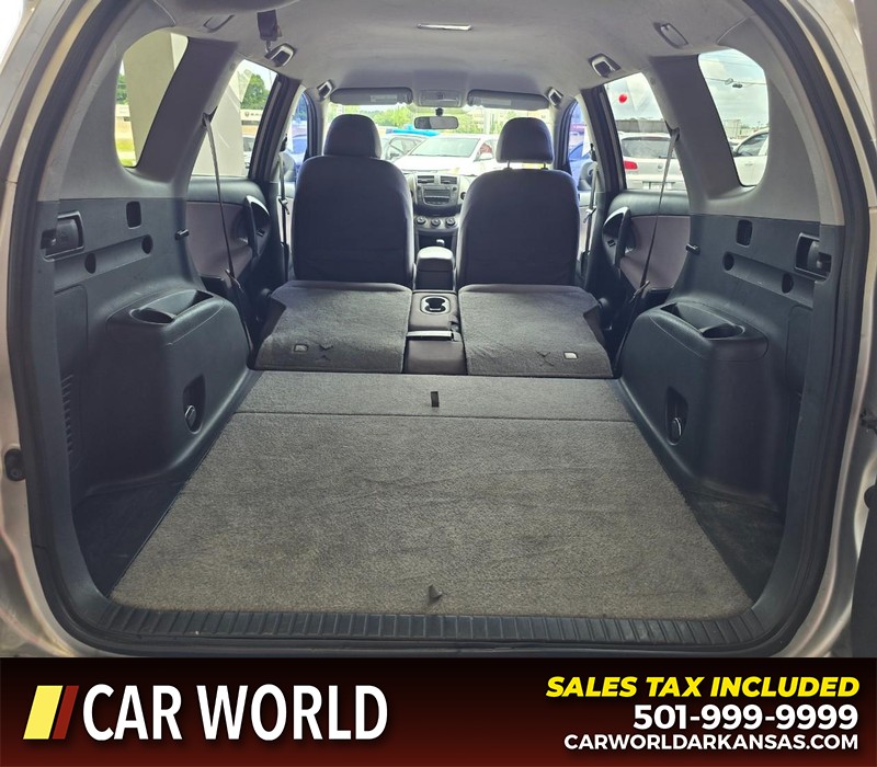 Toyota RAV4 Vehicle Full-screen Gallery Image 14