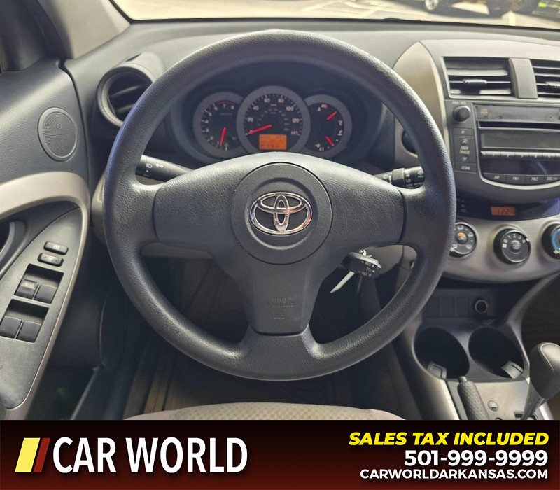 Toyota RAV4 Vehicle Full-screen Gallery Image 15