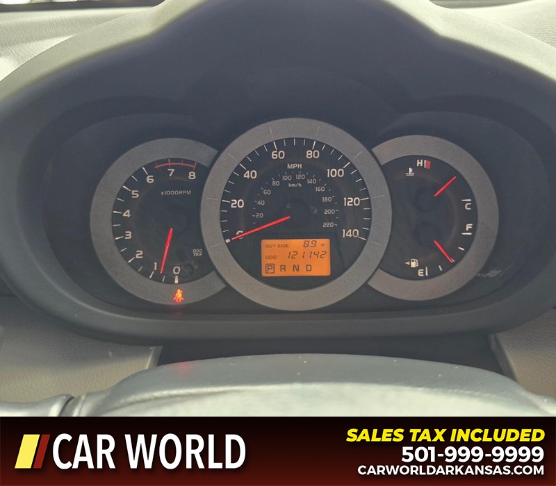 Toyota RAV4 Vehicle Full-screen Gallery Image 17