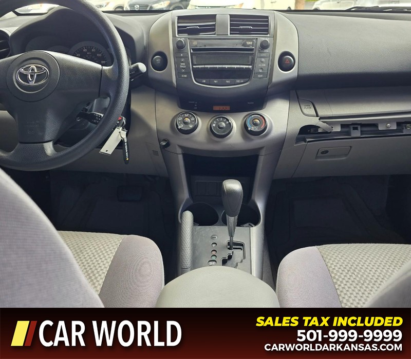 Toyota RAV4 Vehicle Full-screen Gallery Image 18