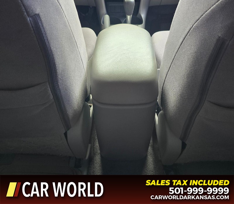Toyota RAV4 Vehicle Full-screen Gallery Image 19