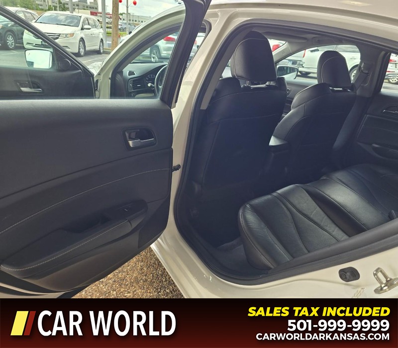 Acura ILX Vehicle Full-screen Gallery Image 9