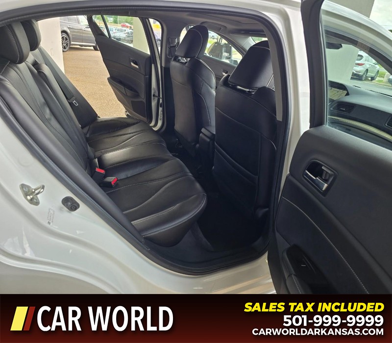 Acura ILX Vehicle Full-screen Gallery Image 12