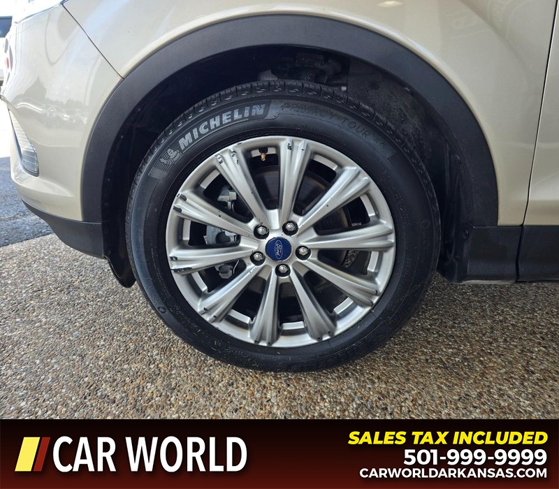 Ford Escape Vehicle Full-screen Gallery Image 6
