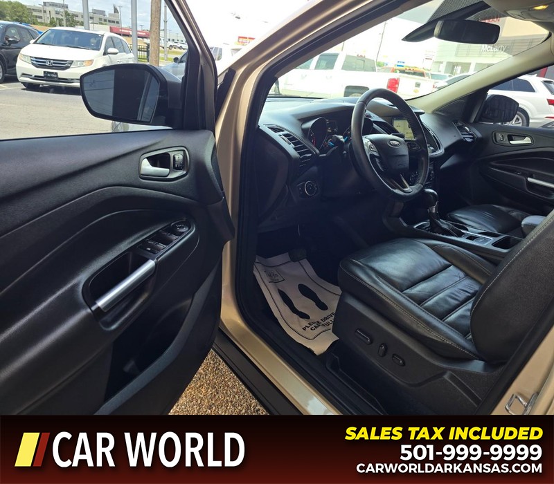 Ford Escape Vehicle Full-screen Gallery Image 7
