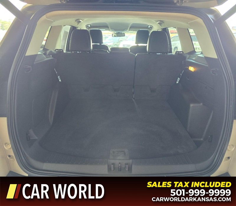 Ford Escape Vehicle Full-screen Gallery Image 13