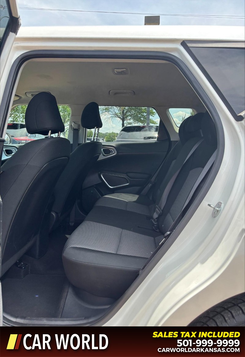 Kia Soul Vehicle Full-screen Gallery Image 15