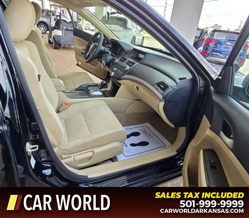 Honda Accord Sedan Vehicle Full-screen Gallery Image 11