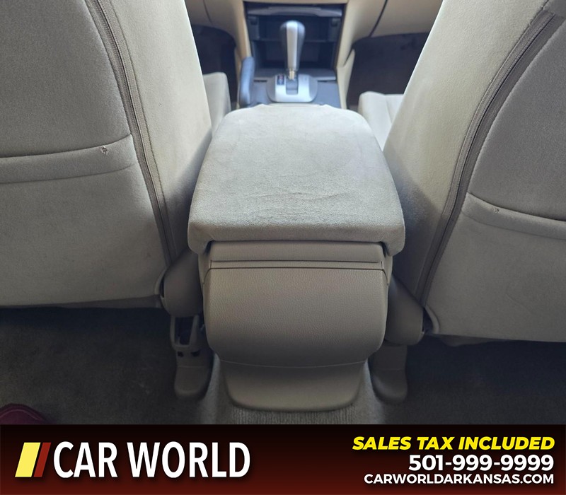 Honda Accord Sedan Vehicle Full-screen Gallery Image 18