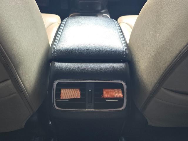 Honda CR-V Vehicle Full-screen Gallery Image 20