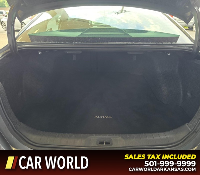 Nissan Altima Vehicle Full-screen Gallery Image 14