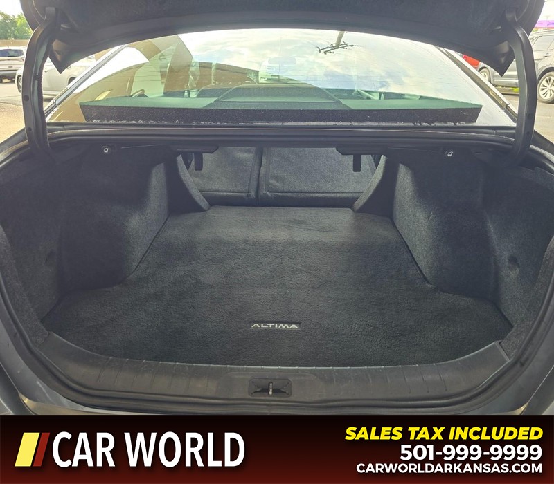 Nissan Altima Vehicle Full-screen Gallery Image 15