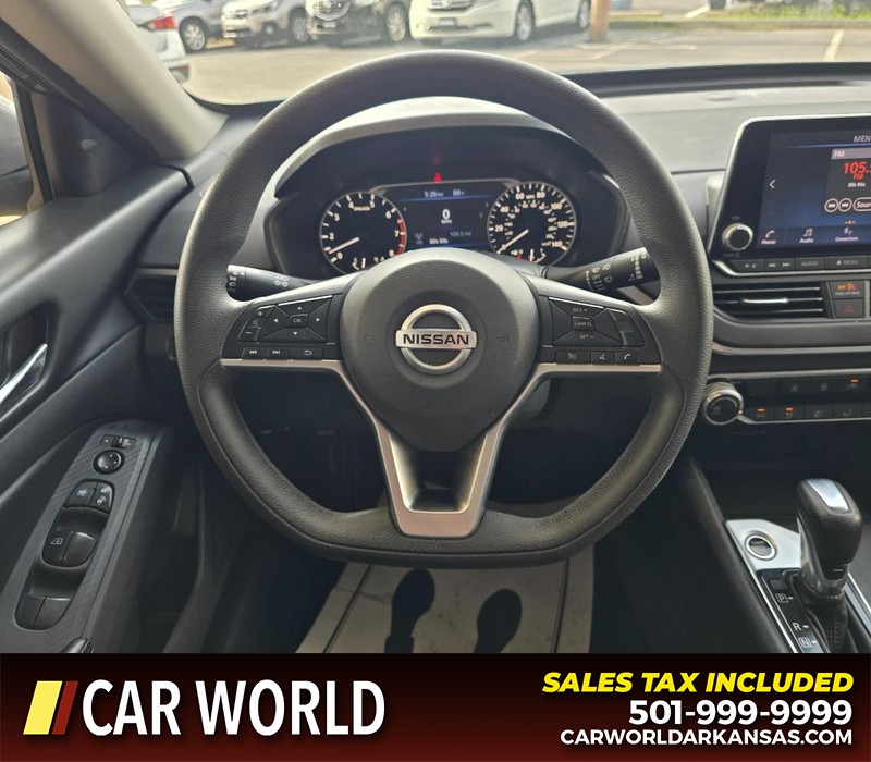 Nissan Altima Vehicle Full-screen Gallery Image 16