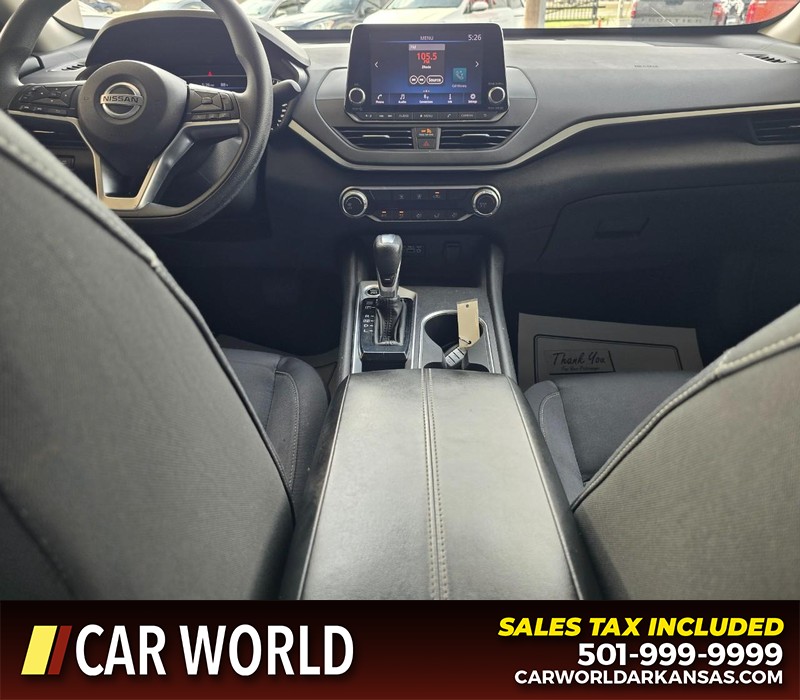 Nissan Altima Vehicle Full-screen Gallery Image 19